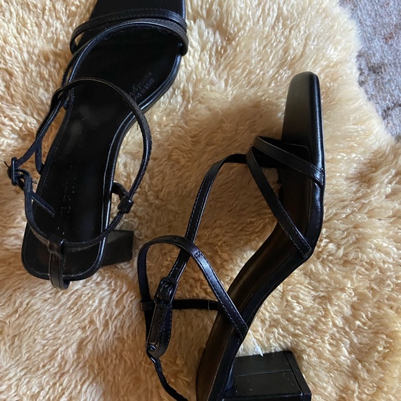Joe Fresh black strappy heels BRAND NEW NEVER WORN - Picture 4 of 7